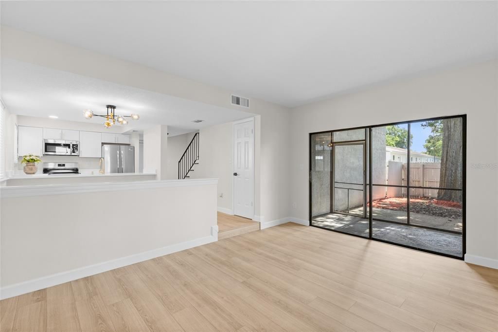 For Sale: $198,000 (2 beds, 2 baths, 1087 Square Feet)