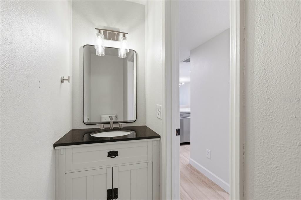 For Sale: $198,000 (2 beds, 2 baths, 1087 Square Feet)