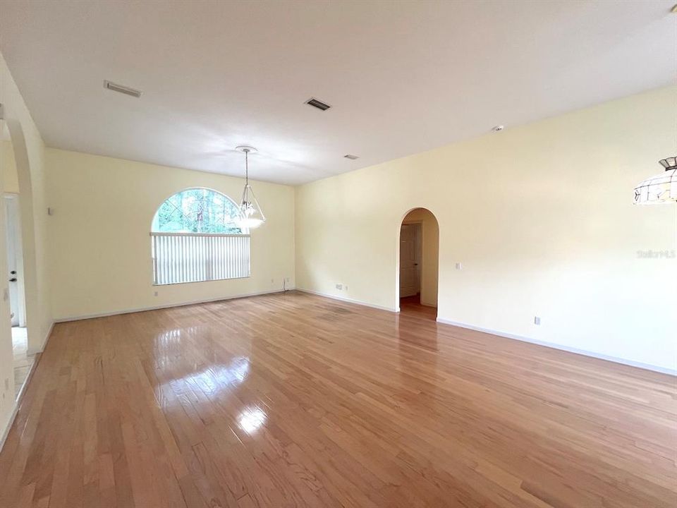 For Rent: $1,925 (3 beds, 2 baths, 2262 Square Feet)