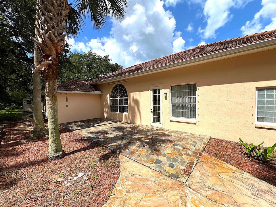 For Rent: $1,925 (3 beds, 2 baths, 2262 Square Feet)