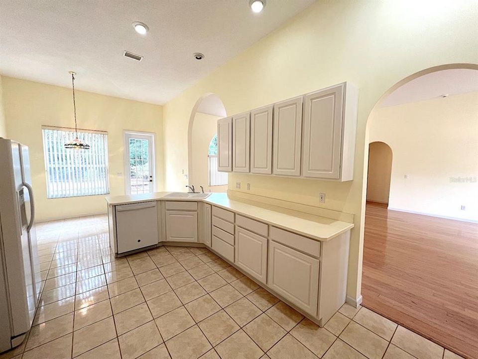 For Rent: $1,925 (3 beds, 2 baths, 2262 Square Feet)
