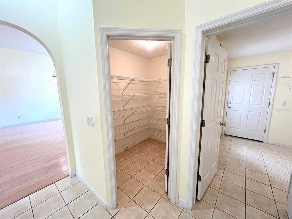 For Rent: $1,925 (3 beds, 2 baths, 2262 Square Feet)