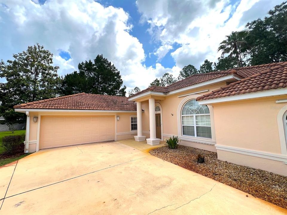 For Rent: $1,925 (3 beds, 2 baths, 2262 Square Feet)