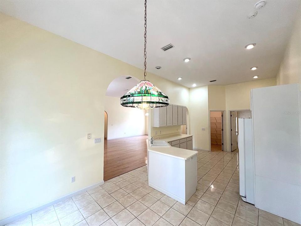 For Rent: $1,925 (3 beds, 2 baths, 2262 Square Feet)
