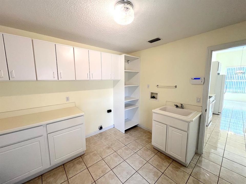 For Rent: $1,925 (3 beds, 2 baths, 2262 Square Feet)