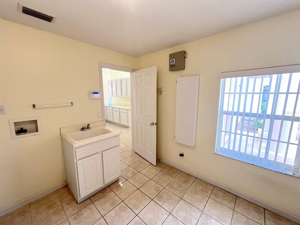 For Rent: $1,925 (3 beds, 2 baths, 2262 Square Feet)