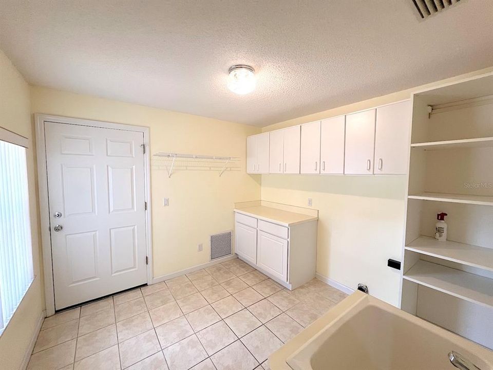 For Rent: $1,925 (3 beds, 2 baths, 2262 Square Feet)