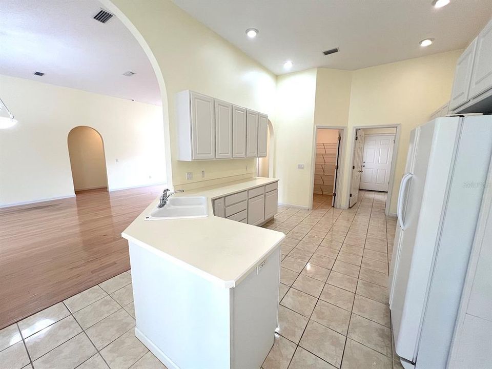 For Rent: $1,925 (3 beds, 2 baths, 2262 Square Feet)