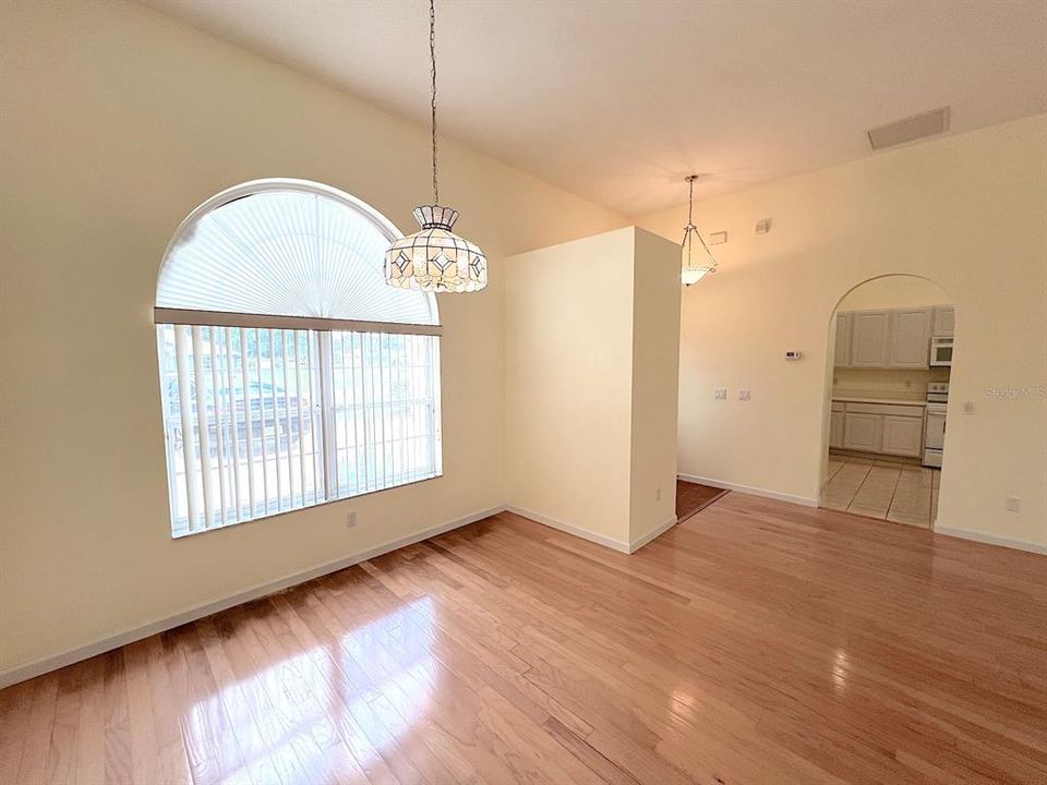 For Rent: $1,925 (3 beds, 2 baths, 2262 Square Feet)