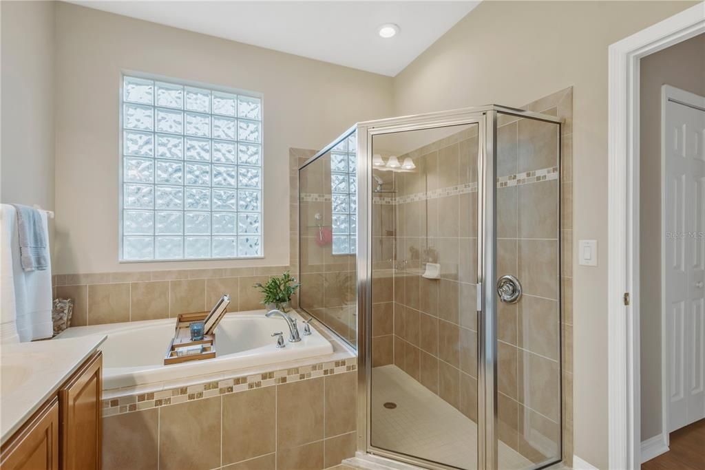 En Venta: $499,900 (5 camas, 3 baños, 2908 Pies cuadrados)