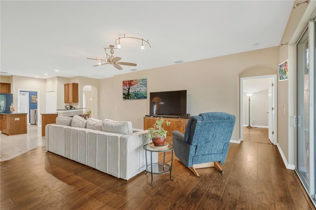 En Venta: $499,900 (5 camas, 3 baños, 2908 Pies cuadrados)