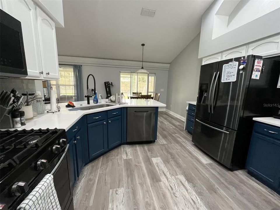 For Sale: $365,000 (4 beds, 2 baths, 1874 Square Feet)