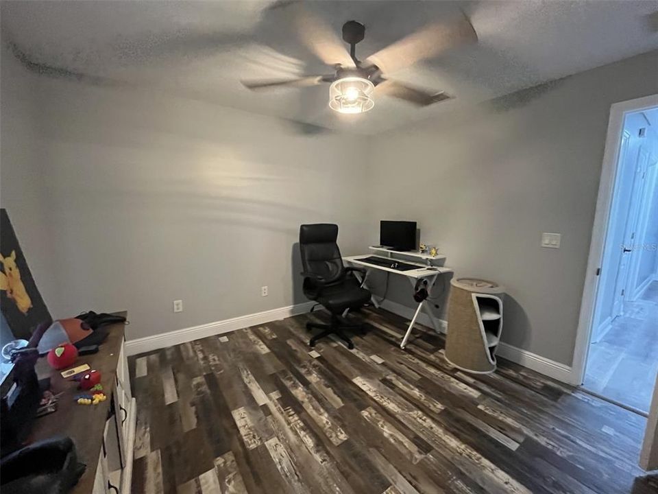 For Sale: $365,000 (4 beds, 2 baths, 1874 Square Feet)