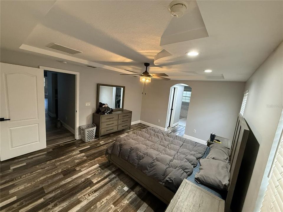 For Sale: $365,000 (4 beds, 2 baths, 1874 Square Feet)