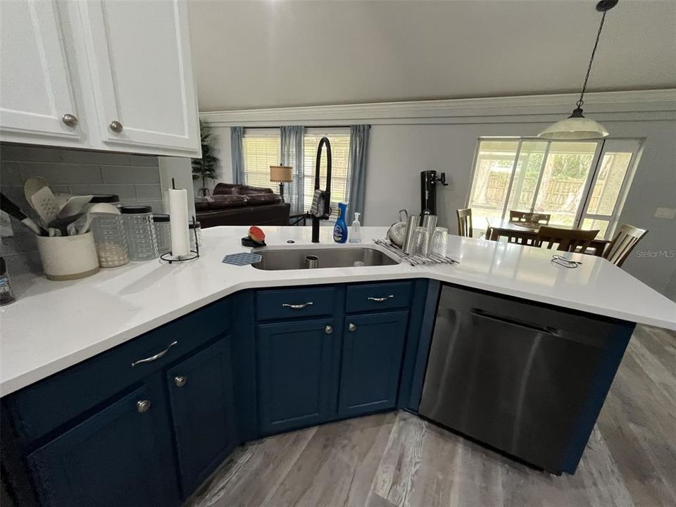 For Sale: $365,000 (4 beds, 2 baths, 1874 Square Feet)
