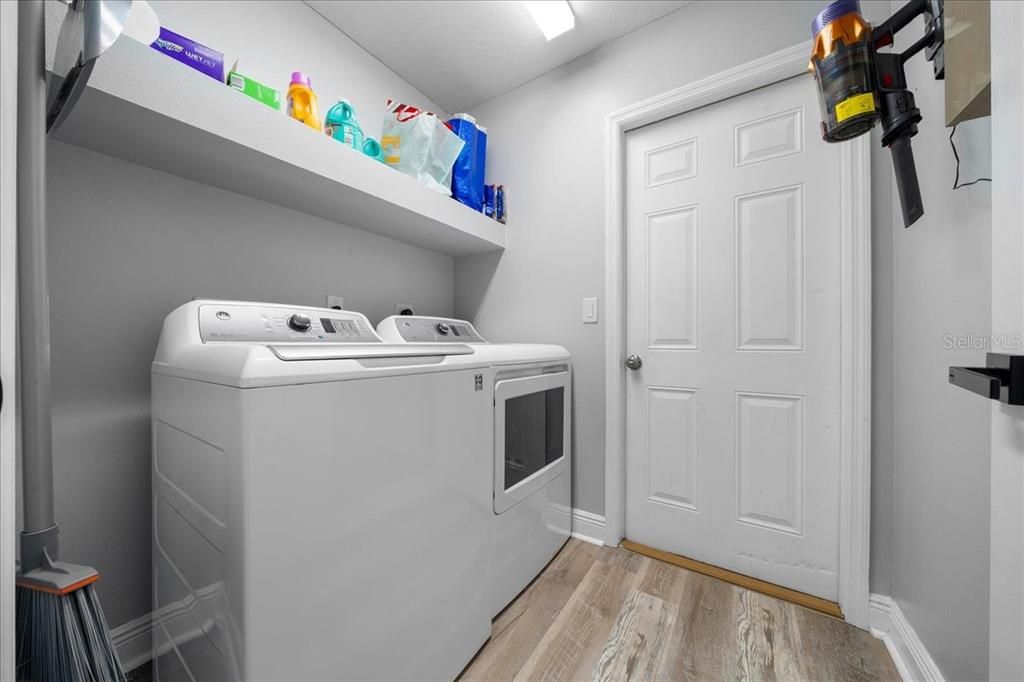 En Venta: $365,000 (4 camas, 2 baños, 1874 Pies cuadrados)