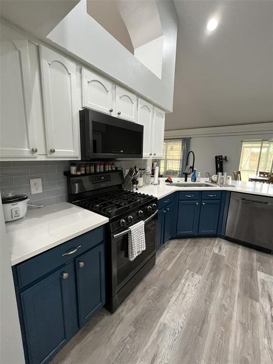 For Sale: $365,000 (4 beds, 2 baths, 1874 Square Feet)