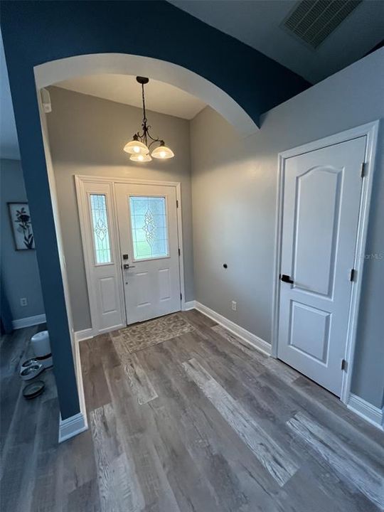 For Sale: $365,000 (4 beds, 2 baths, 1874 Square Feet)