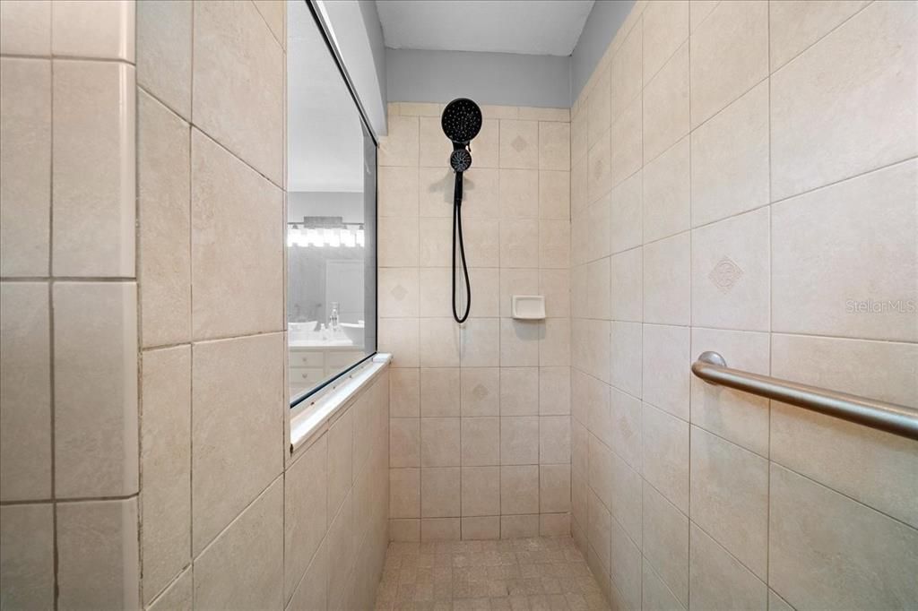 En Venta: $365,000 (4 camas, 2 baños, 1874 Pies cuadrados)
