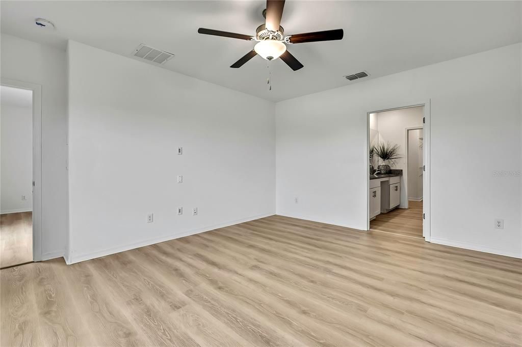 For Sale: $409,000 (5 beds, 2 baths, 2389 Square Feet)