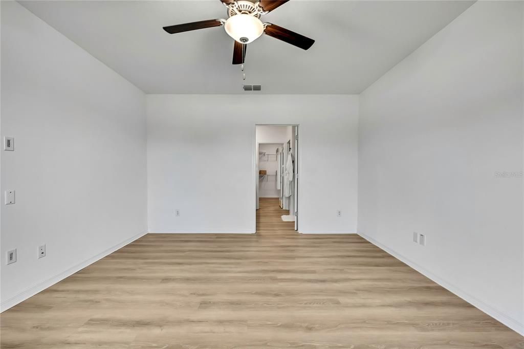 For Sale: $409,000 (5 beds, 2 baths, 2389 Square Feet)