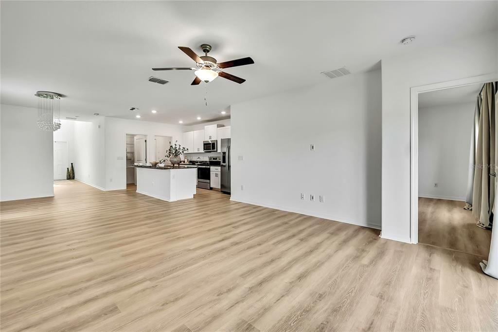For Sale: $409,000 (5 beds, 2 baths, 2389 Square Feet)