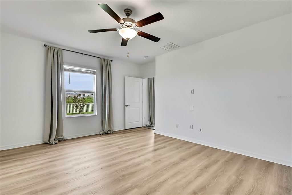 For Sale: $409,000 (5 beds, 2 baths, 2389 Square Feet)