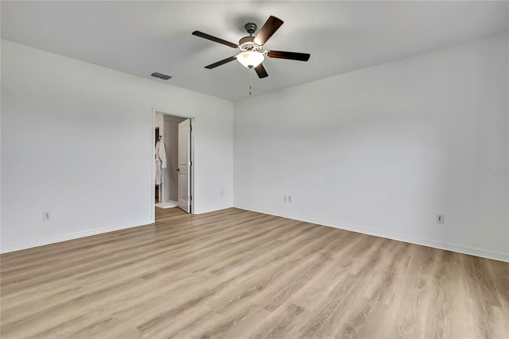 For Sale: $409,000 (5 beds, 2 baths, 2389 Square Feet)