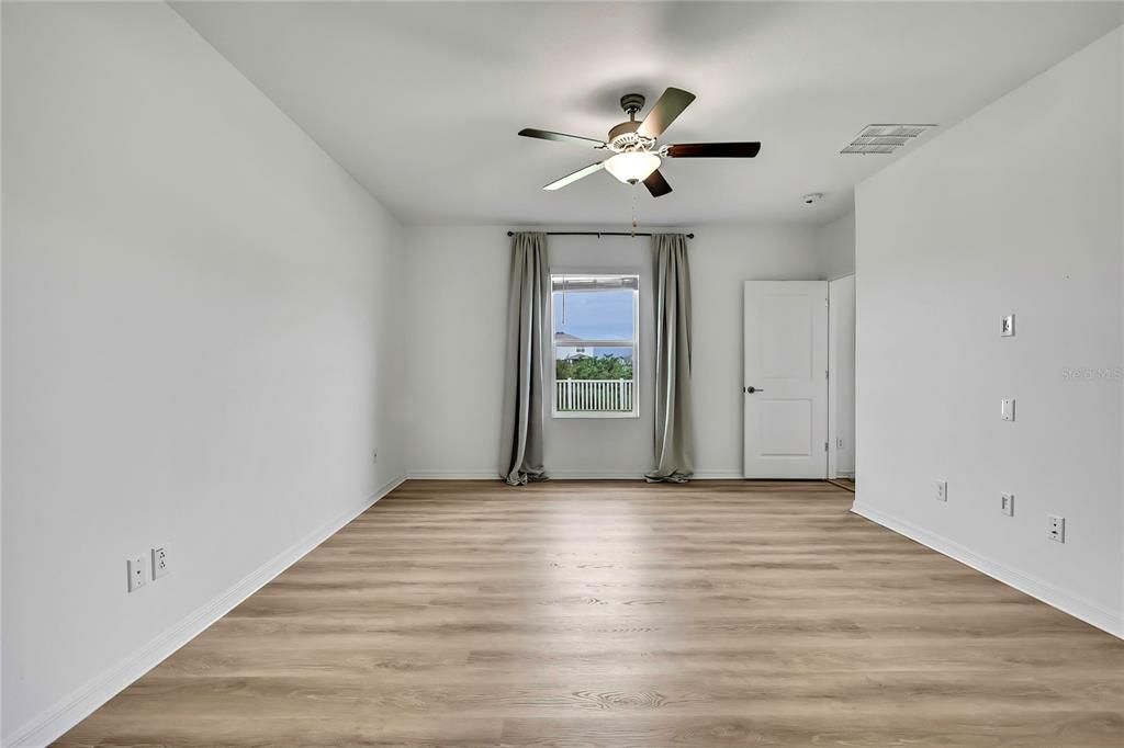 For Sale: $409,000 (5 beds, 2 baths, 2389 Square Feet)