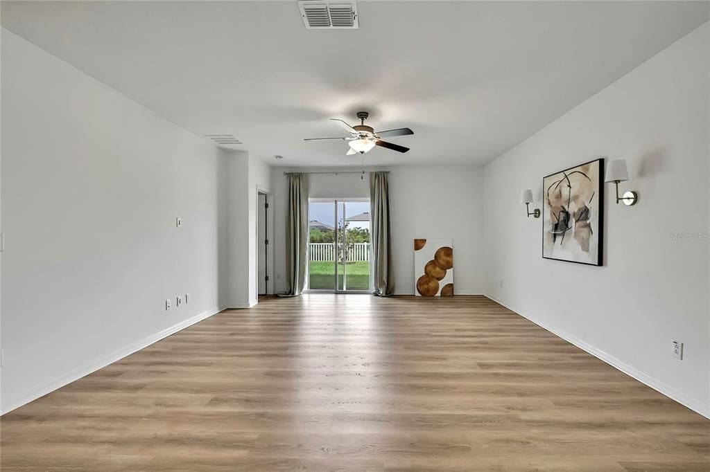 For Sale: $409,000 (5 beds, 2 baths, 2389 Square Feet)