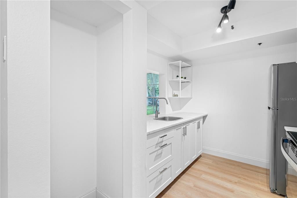For Rent: $1,200 (1 beds, 1 baths, 626 Square Feet)
