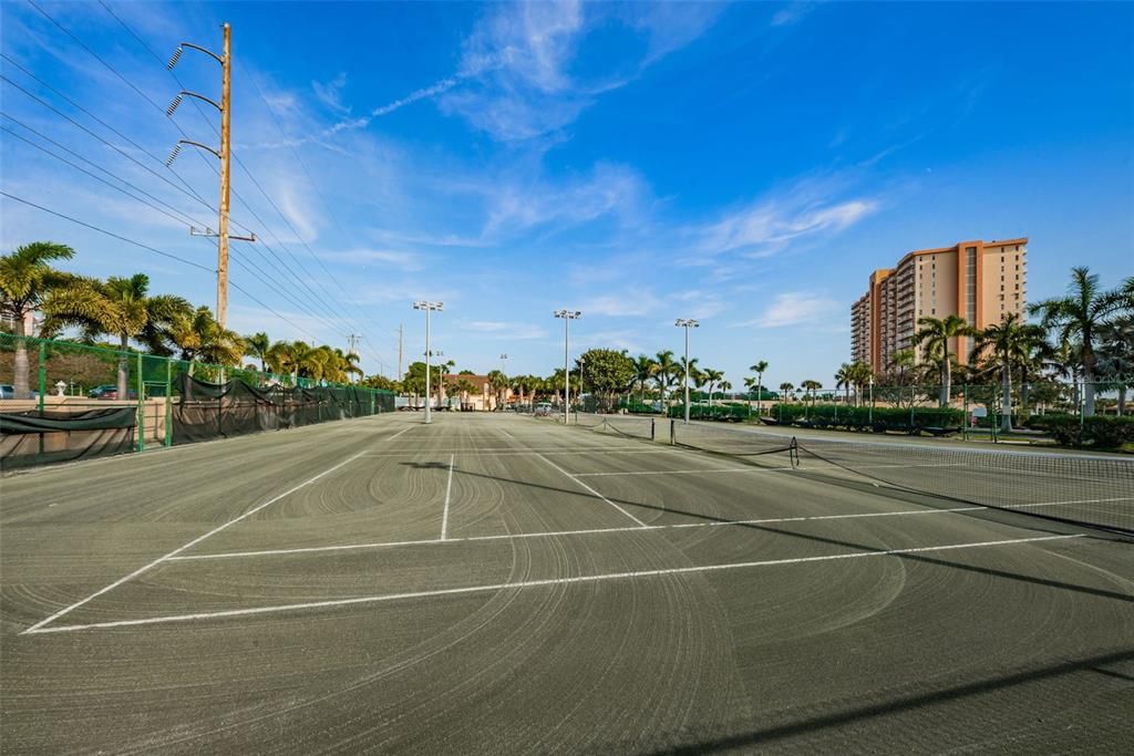 For Sale: $299,000 (2 beds, 2 baths, 1605 Square Feet)