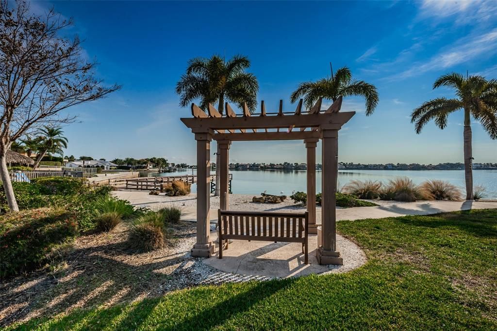 For Sale: $299,000 (2 beds, 2 baths, 1605 Square Feet)