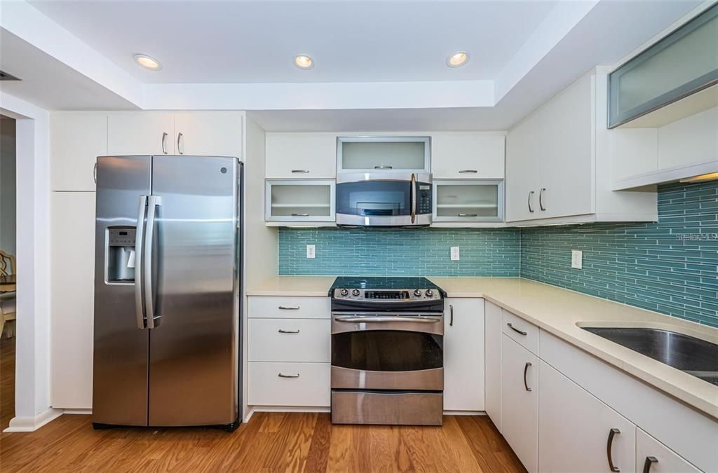 For Sale: $299,000 (2 beds, 2 baths, 1605 Square Feet)