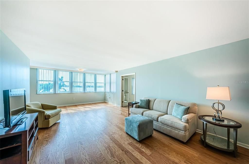 For Sale: $299,000 (2 beds, 2 baths, 1605 Square Feet)