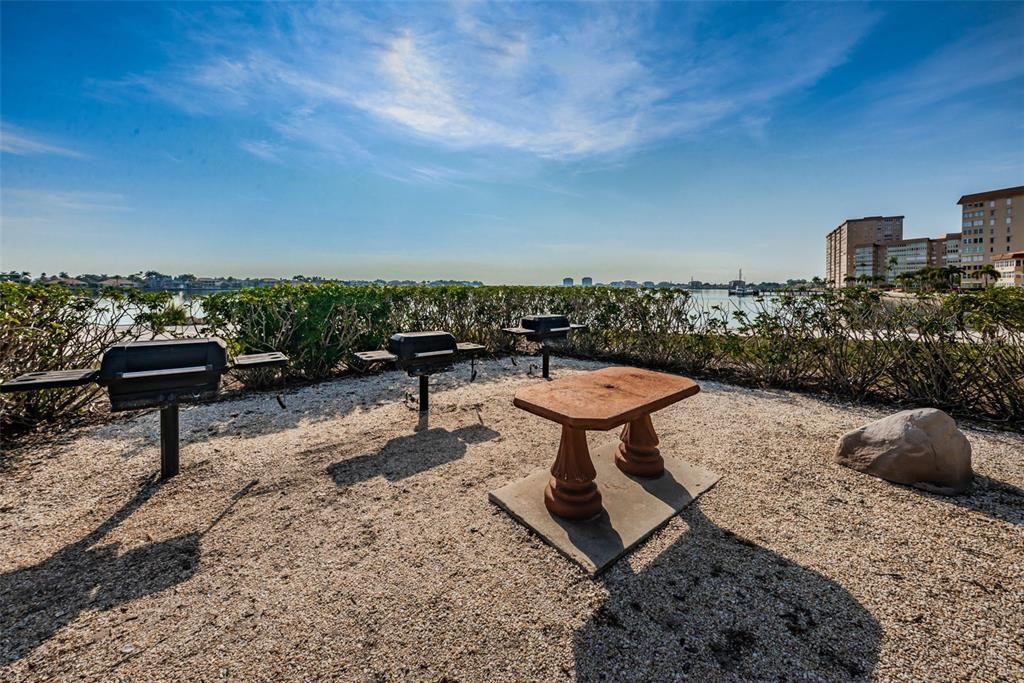 For Sale: $299,000 (2 beds, 2 baths, 1605 Square Feet)