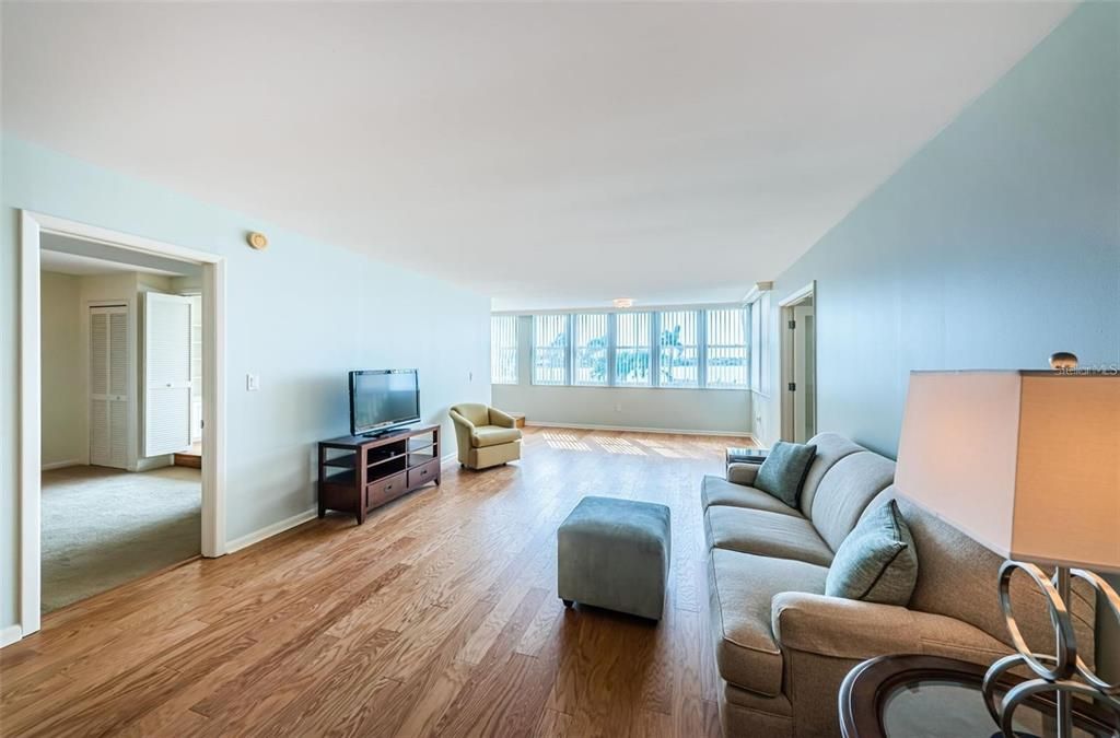For Sale: $299,000 (2 beds, 2 baths, 1605 Square Feet)