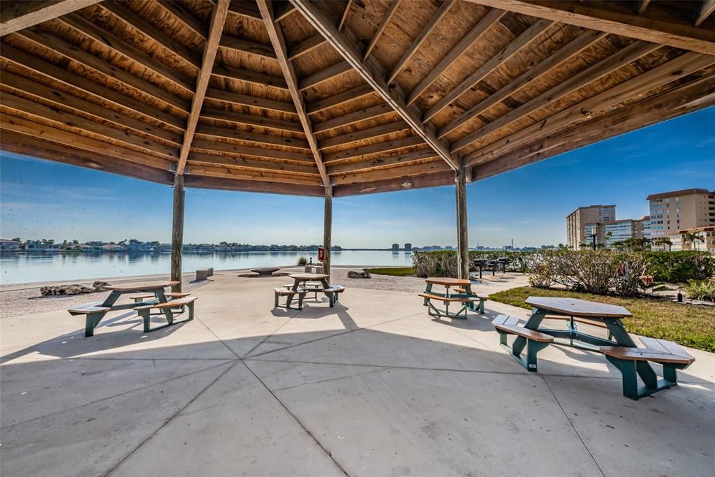 For Sale: $299,000 (2 beds, 2 baths, 1605 Square Feet)
