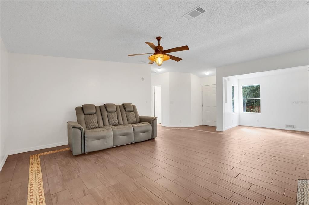 For Sale: $499,990 (4 beds, 2 baths, 2632 Square Feet)