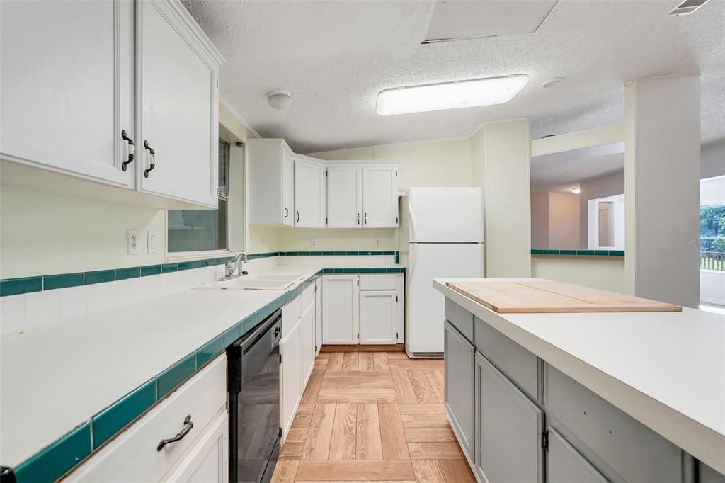For Sale: $499,990 (4 beds, 2 baths, 2632 Square Feet)