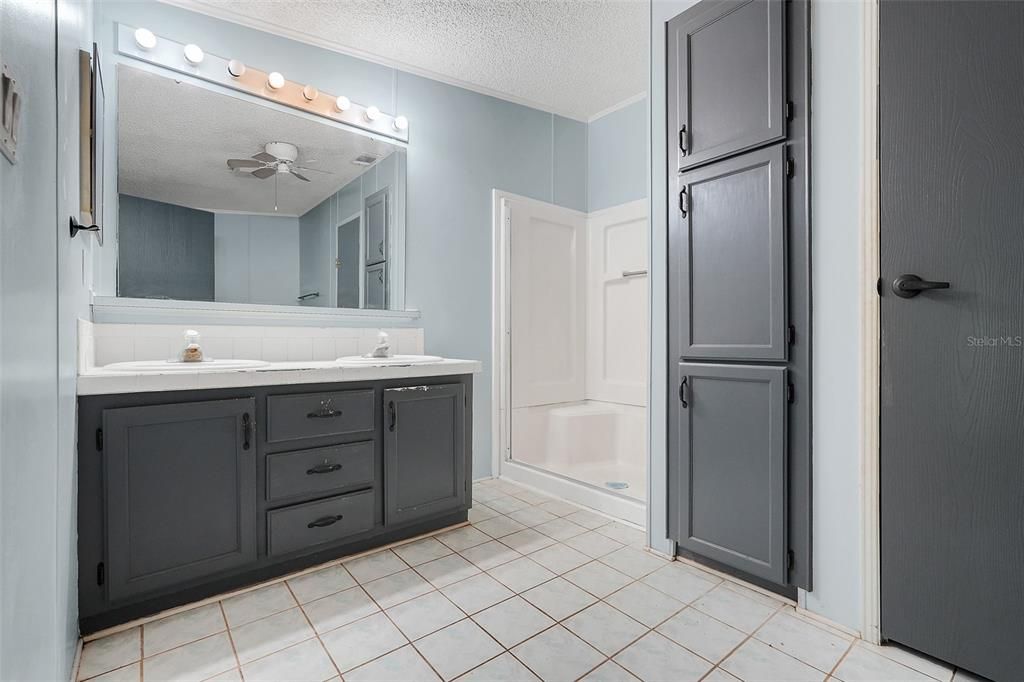 For Sale: $499,990 (4 beds, 2 baths, 2632 Square Feet)