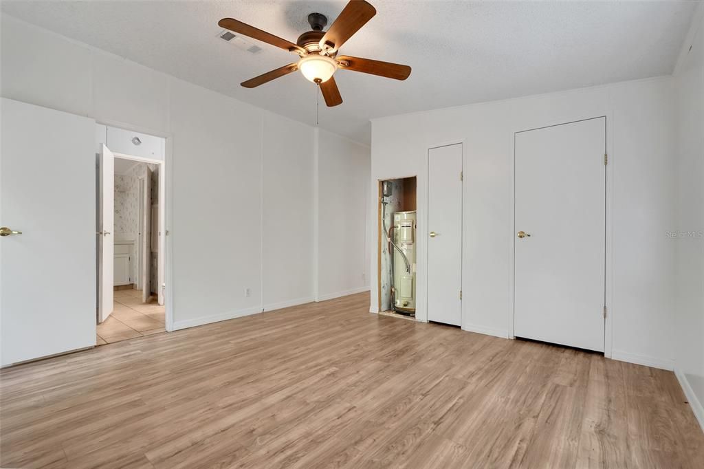 For Sale: $499,990 (4 beds, 2 baths, 2632 Square Feet)