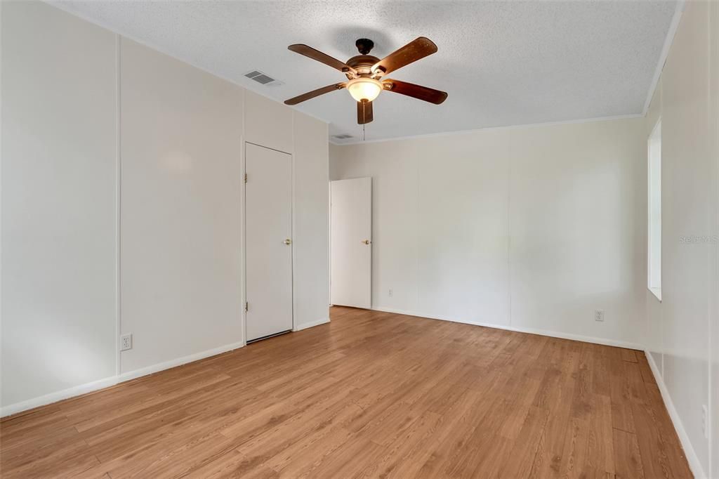 For Sale: $499,990 (4 beds, 2 baths, 2632 Square Feet)