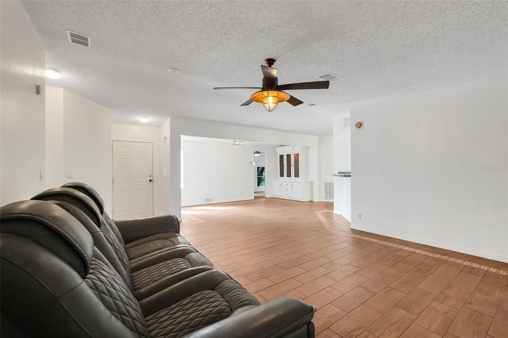 For Sale: $499,990 (4 beds, 2 baths, 2632 Square Feet)
