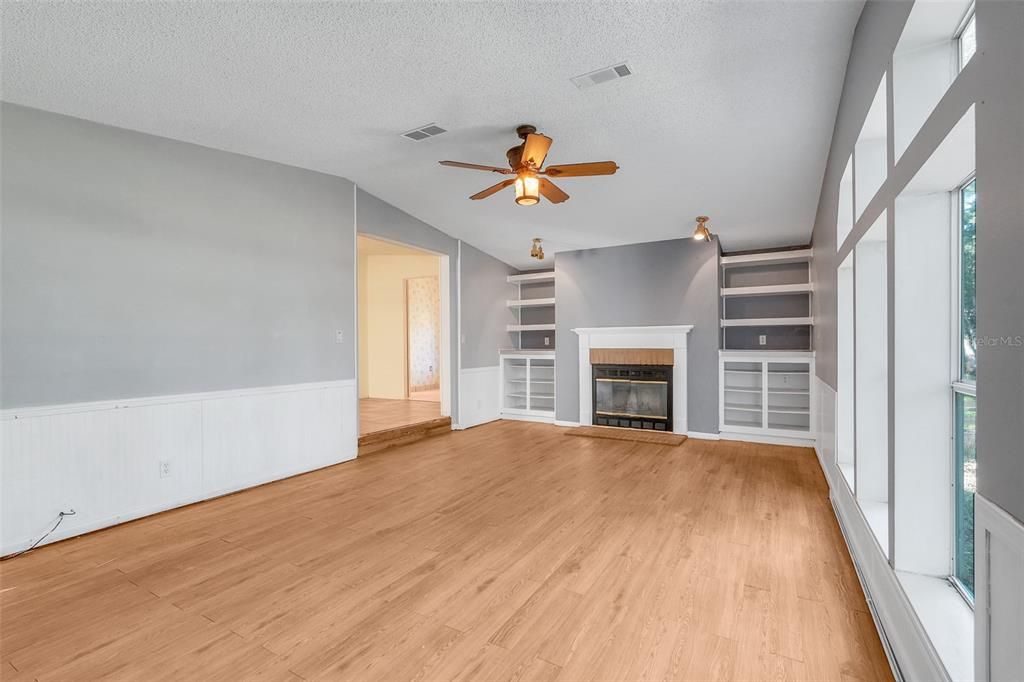 For Sale: $499,990 (4 beds, 2 baths, 2632 Square Feet)