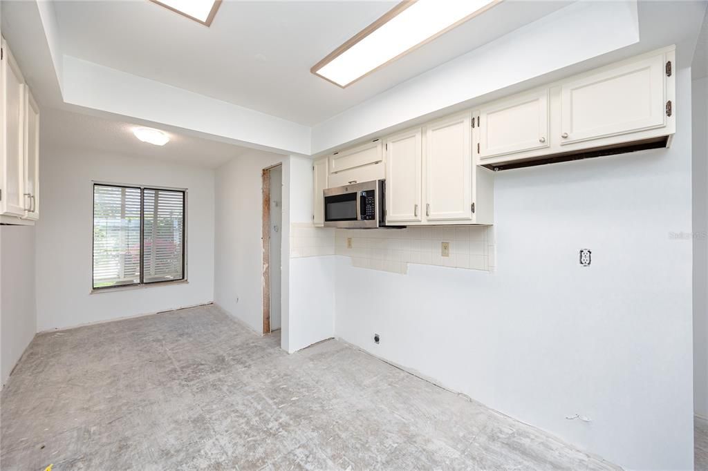 На продажу: $175,000 (2 спален, 2 ванн, 1070 Квадратных фут)
