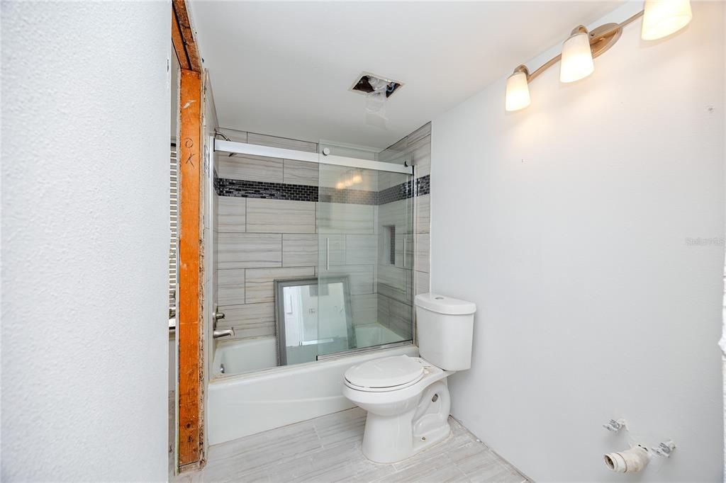 На продажу: $175,000 (2 спален, 2 ванн, 1070 Квадратных фут)