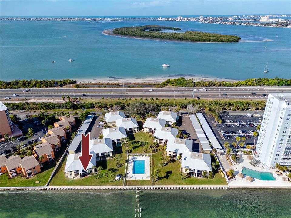 На продажу: $175,000 (2 спален, 2 ванн, 1070 Квадратных фут)