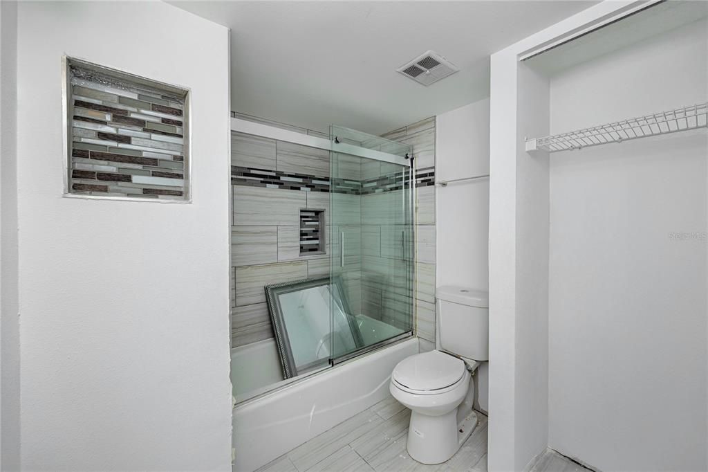 На продажу: $175,000 (2 спален, 2 ванн, 1070 Квадратных фут)