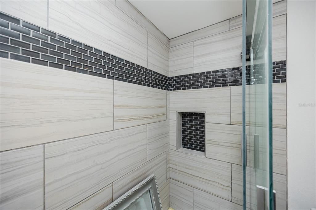 На продажу: $175,000 (2 спален, 2 ванн, 1070 Квадратных фут)